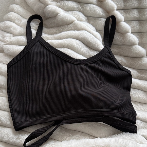 Bundle: 3 Black and White Ribbed Crop Tops - Picture 5 of 7